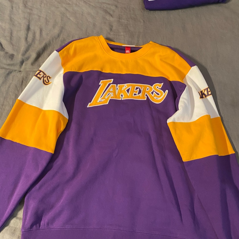 Mitchell&Ness lakers crewneck jacket brand new never worn have the tags